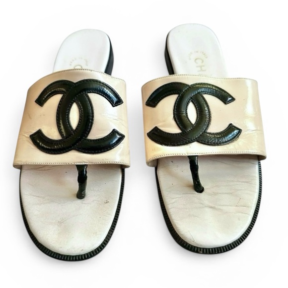 Authentic CHANEL Cream & Black Leather Interlocking C Timeless Sandal Slides 37